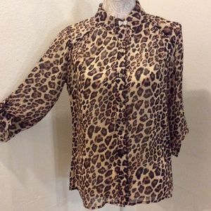 No Boundaries Brand, Blouse Leopard Diamond Bow Button Size M Tan